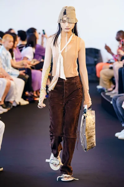Look 3